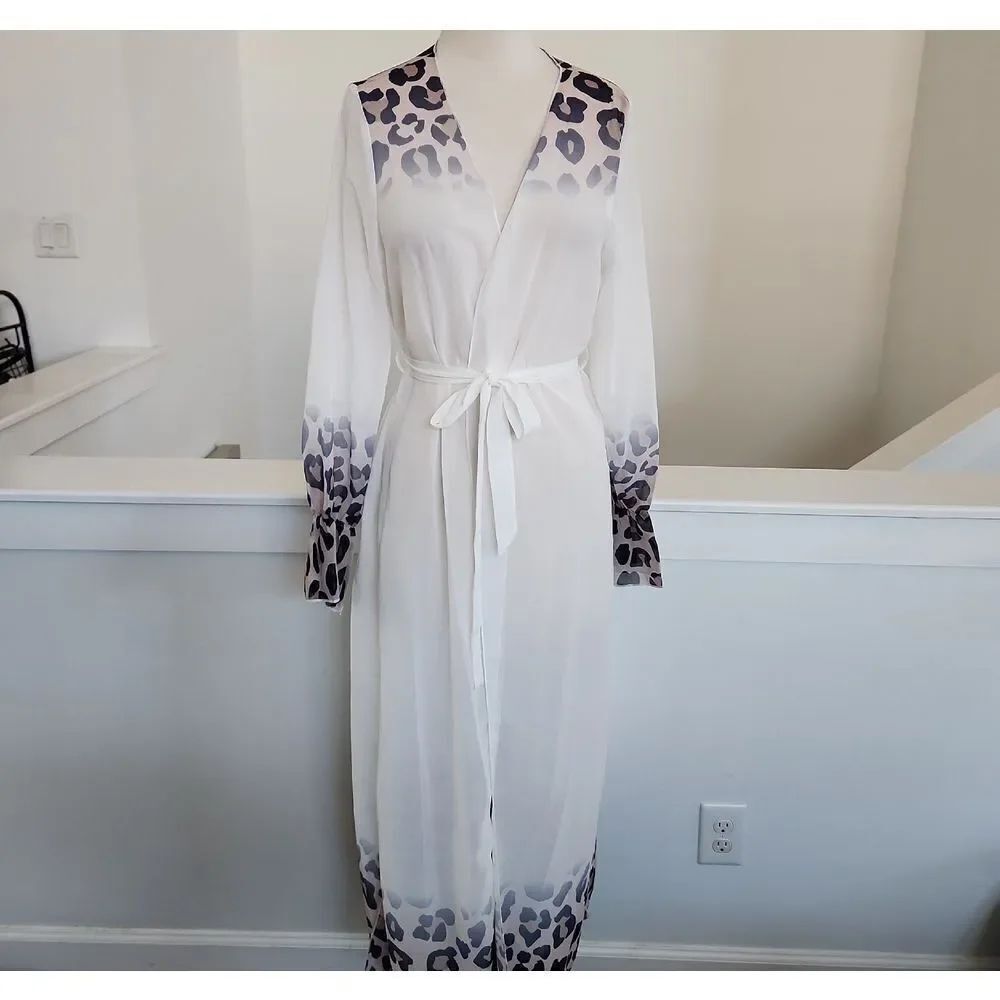 Robe White Leopard Print Size S NWOT